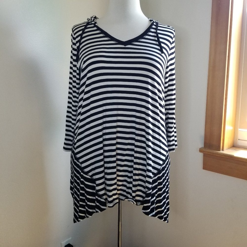 Black and White Stripe Top with Hood 1X